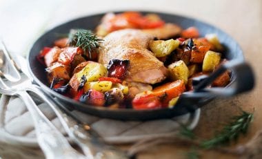 Hähnchenschenkel mit Ofengemüse Hähnchenschenkel mit Ofengemüse