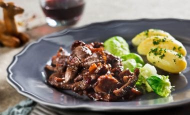 Rehgulasch und Rosenkohl Rehgulasch und Rosenkohl