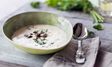 Spargelsuppe mit Vollkorn-Croûtons