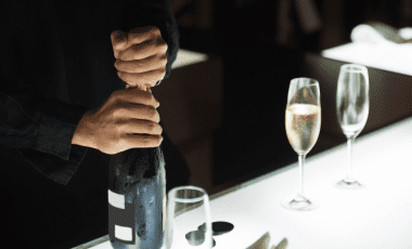 Keine Angst vorm Korken – so öffnen Sie eine Flasche Schaumwein
