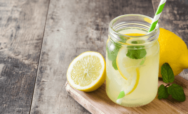 DIY Limonade – prickelnde Abkühlung an heißen Tagen