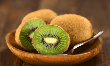 Kiwi pflanzen – mit diesen Tricks gelingt es!