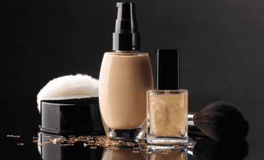 Kosmetik und Creme im Kühlschrank aufbewahren