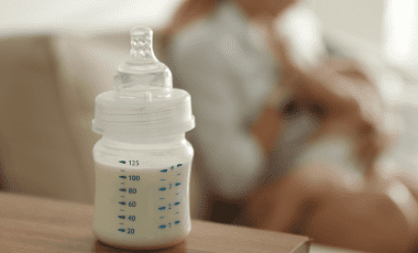 Muttermilch aufbewahren – so bleibt sie haltbar!