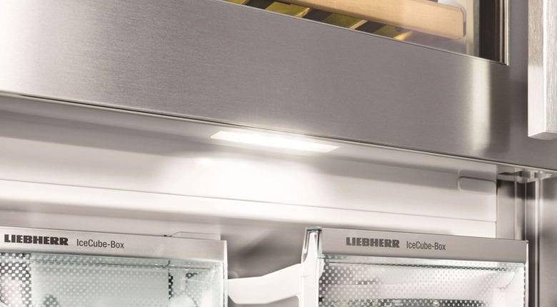 Side-by-Side холодильник Liebherr SBSes 8496: світлодіодне освітлення морозильної камері