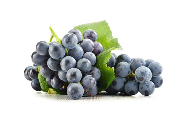Виноград – один из немногих фруктов, который содержит мелатонин.