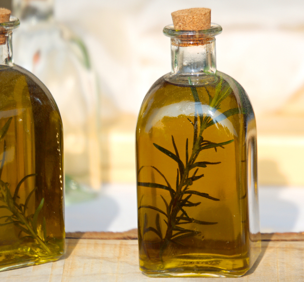 Заготовка зелени на зиму: добавьте травы в оливковое масло