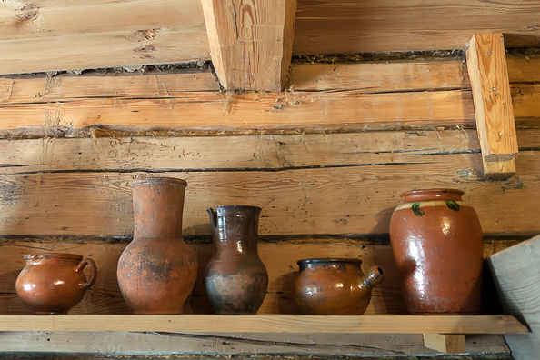 Для хранения продуктов применялись деревянные и глиняные ёмкости.