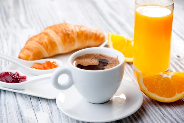 Красивый завтрак с кофе фото