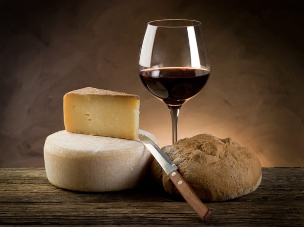 Используют ли хлеб и сыр во время профессиональной дегустации вин?