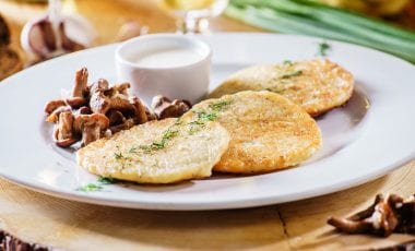 Драники с соусом из лисичек