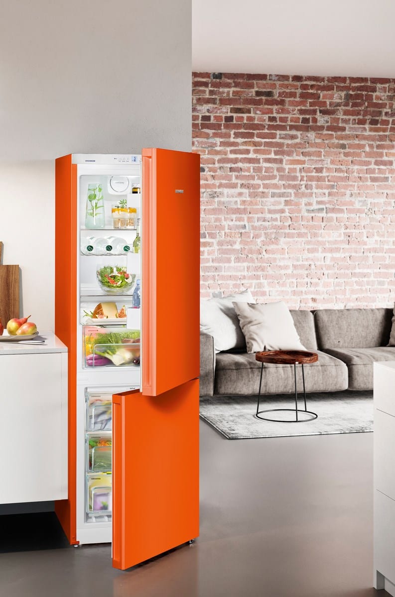 Оранжевый холодильник LIEBHERR CNno 4313 в интерьере