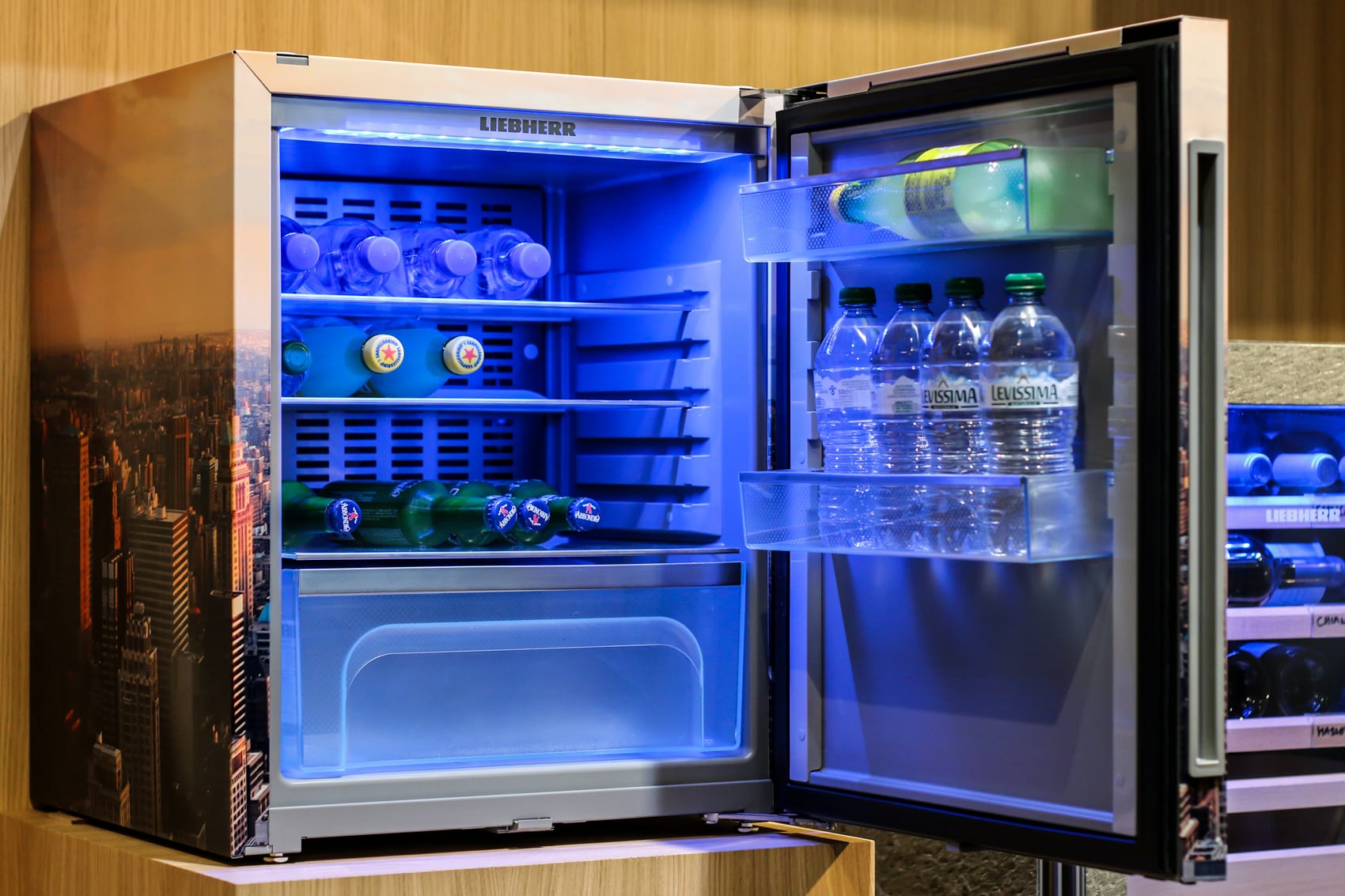 Сайт днс холодильники. Мини холодильник ДНС. Нестандартные холодильники. Необычные холодильники. Мини холодильник стеклянный.