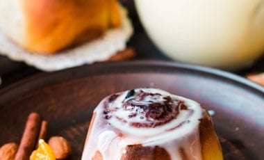 Булочки с корицей и сливочным кремом Булочки с корицей и сливочным кремом