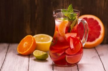 Sangria: Spaanse fruitdrank voor lange zomerse avonden Sangria: Spaanse fruitdrank voor lange zomerse avonden