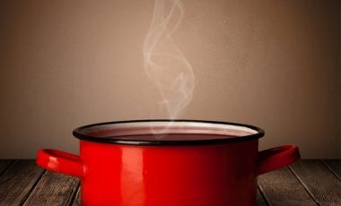 Mag je warm eten in de koelkast plaatsen?