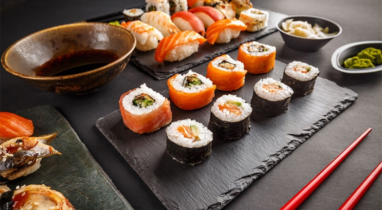 Sushi en sojasaus
