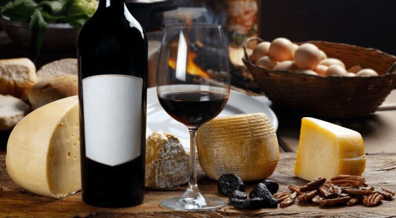 Kaas en rode wijn