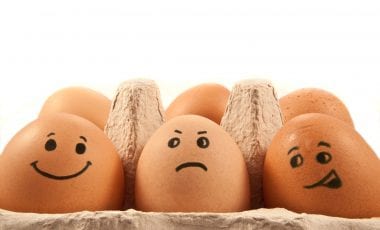 4 VIENKĀRŠI VEIDI, KĀ PĀRBAUDĪT OLU SVAIGUMU