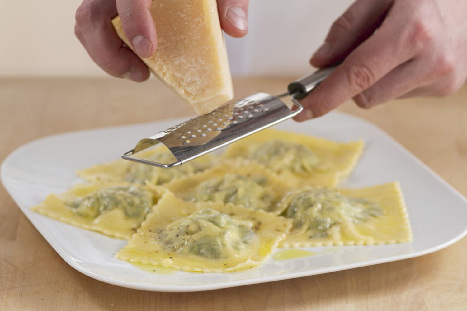 Mit Spinat und Ricotta gefüllte Ravioli - FreshMAG